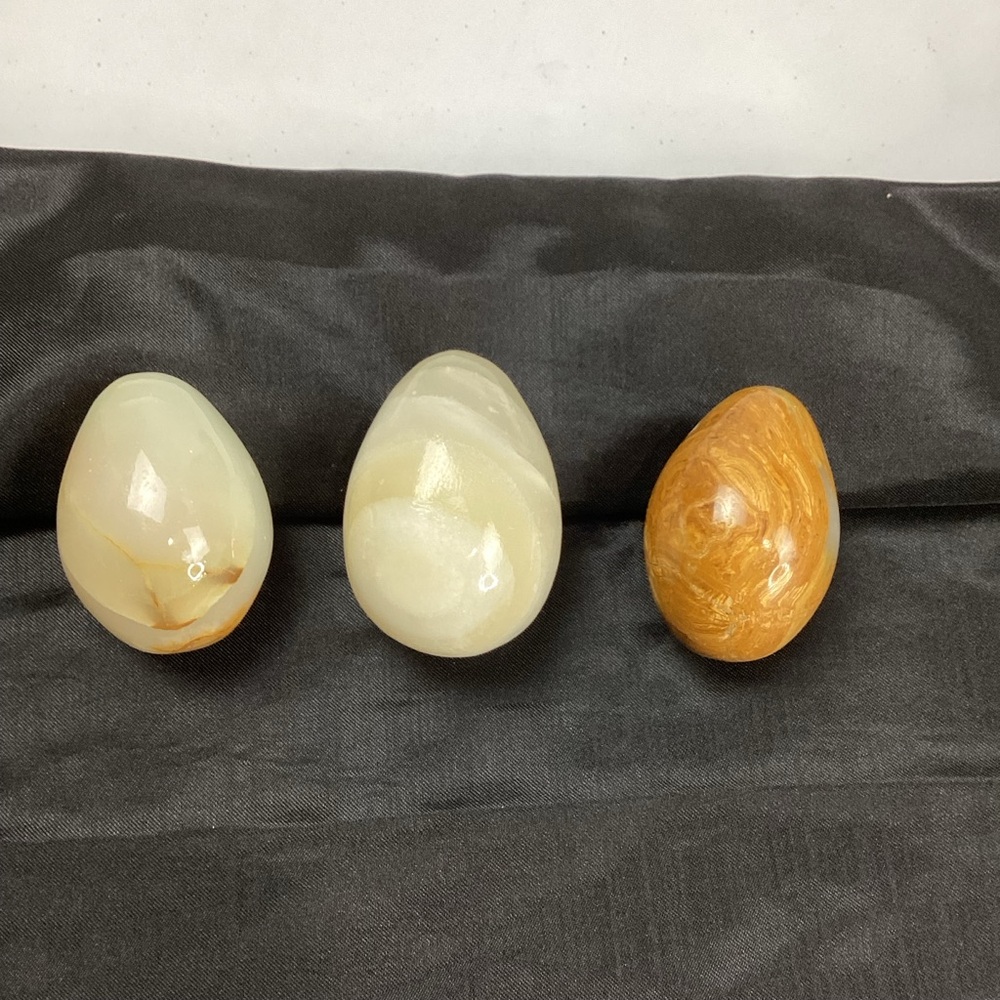 Lot of 3 Stone Eggs Home Easter Decor - Picture 4 of 8